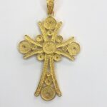 Cruz filigrana prata dourada