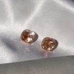 brinco pedra natural cravejado