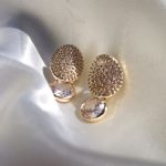 brinco cravejado oval