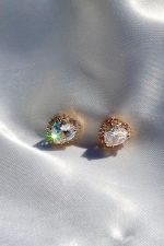 brinco coração cristal cravejado