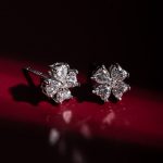 Brinco Flor em Diamante Moissanite